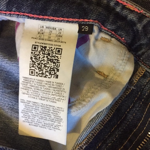 Guess Women’s “Cassy Mini “ Skirt - Picture 5 of 6